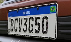 Moldura na placa do carro, é permitida?