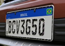 Moldura na placa do carro, é permitida?